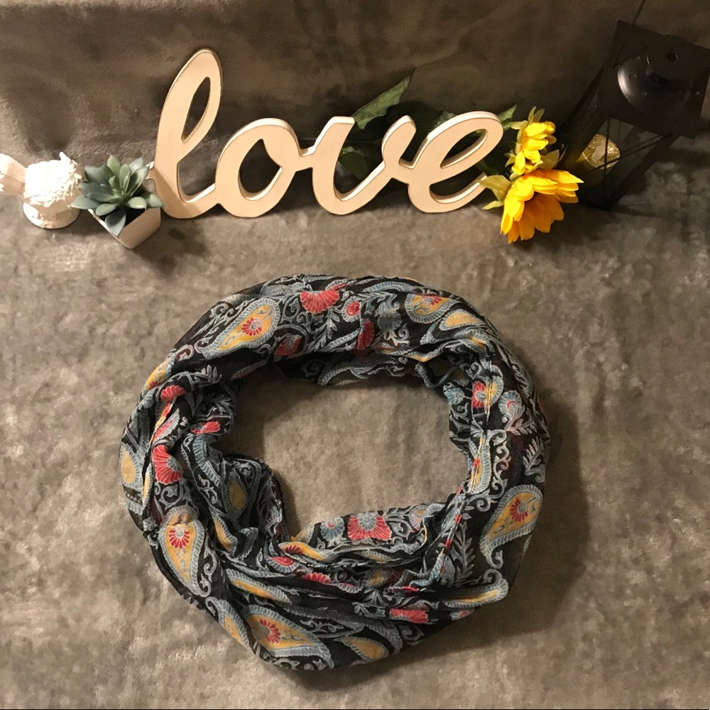 **Beautiful** Infinity Scarf!